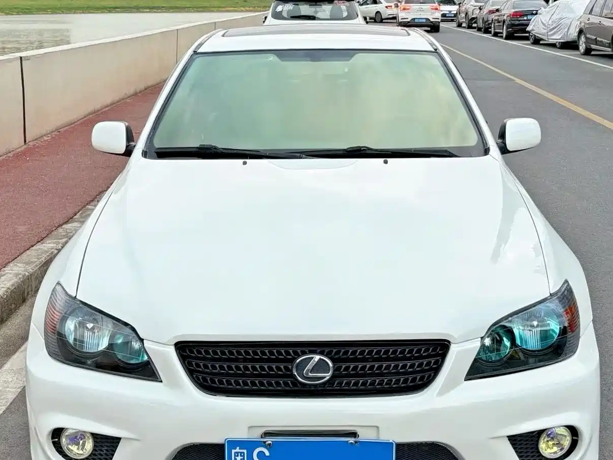 Lexus IS фото 2