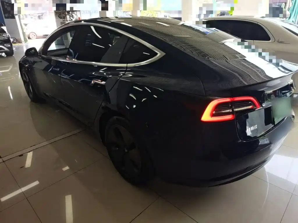 Фото 5 - Tesla Model 3