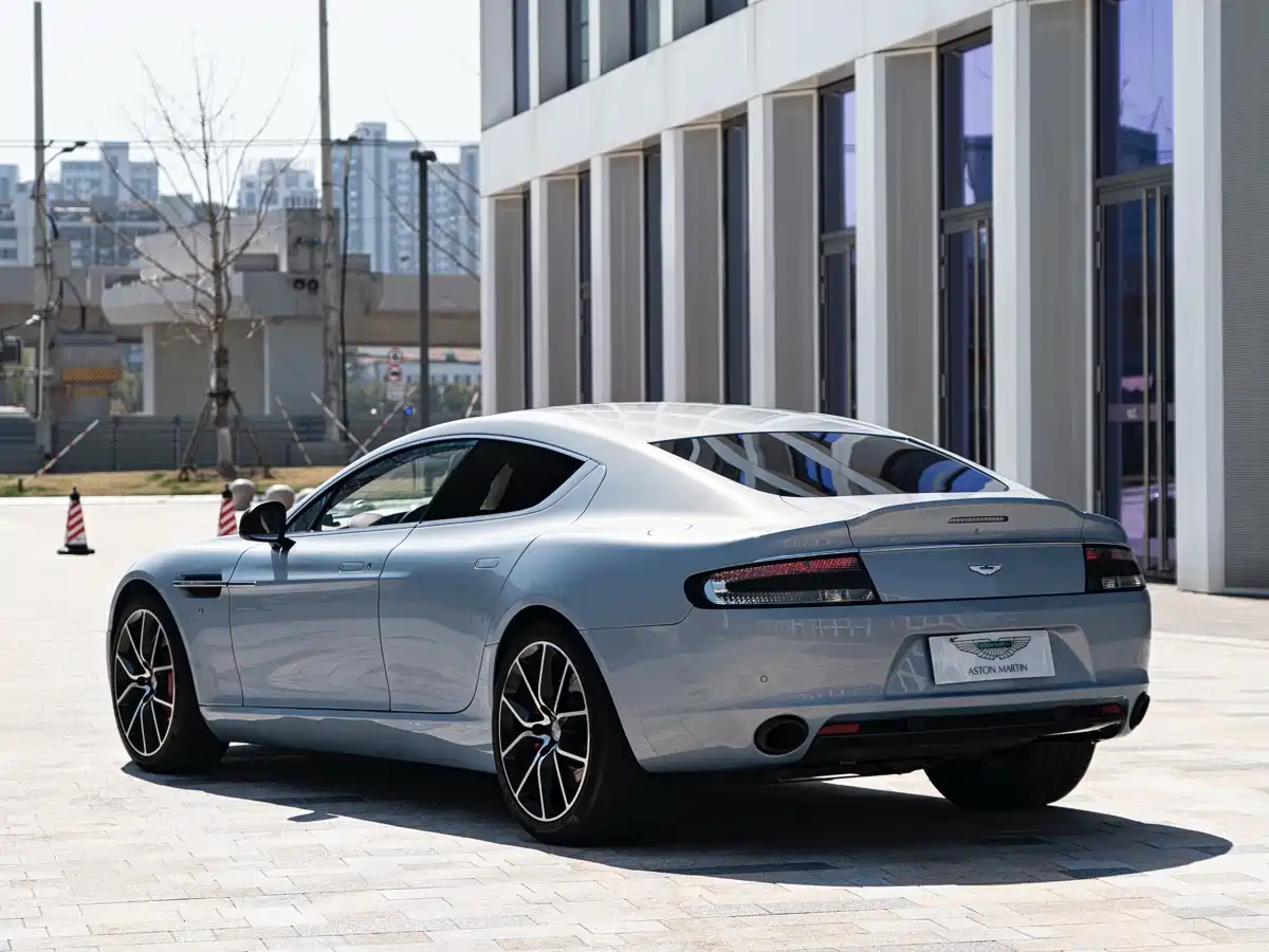 ASTON MARTIN RAPIDE