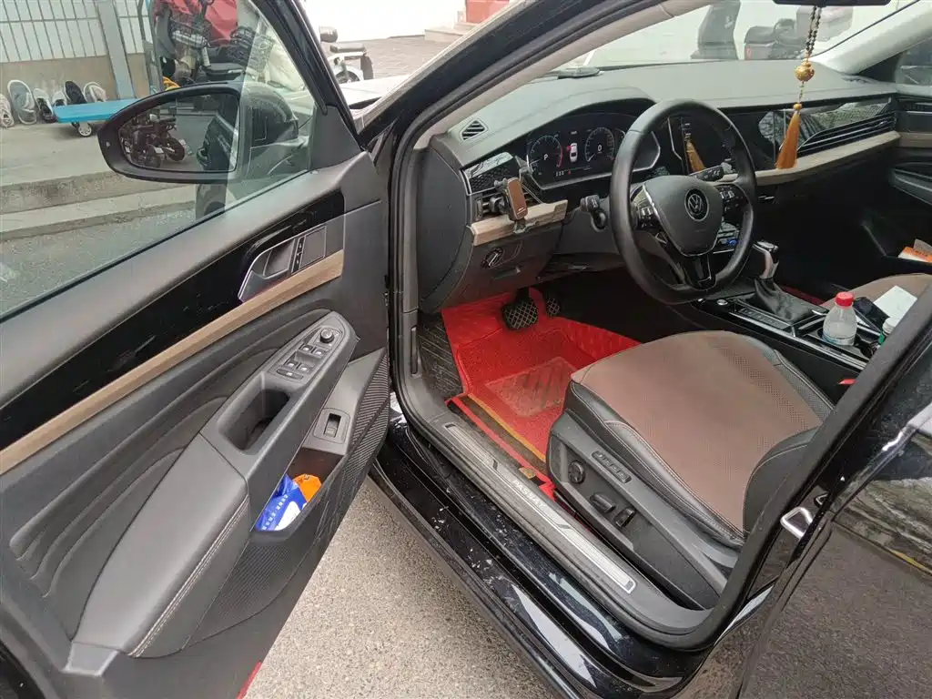 Volkswagen Passat 2020 Facelift 330TSI Luxury China VI фото 14