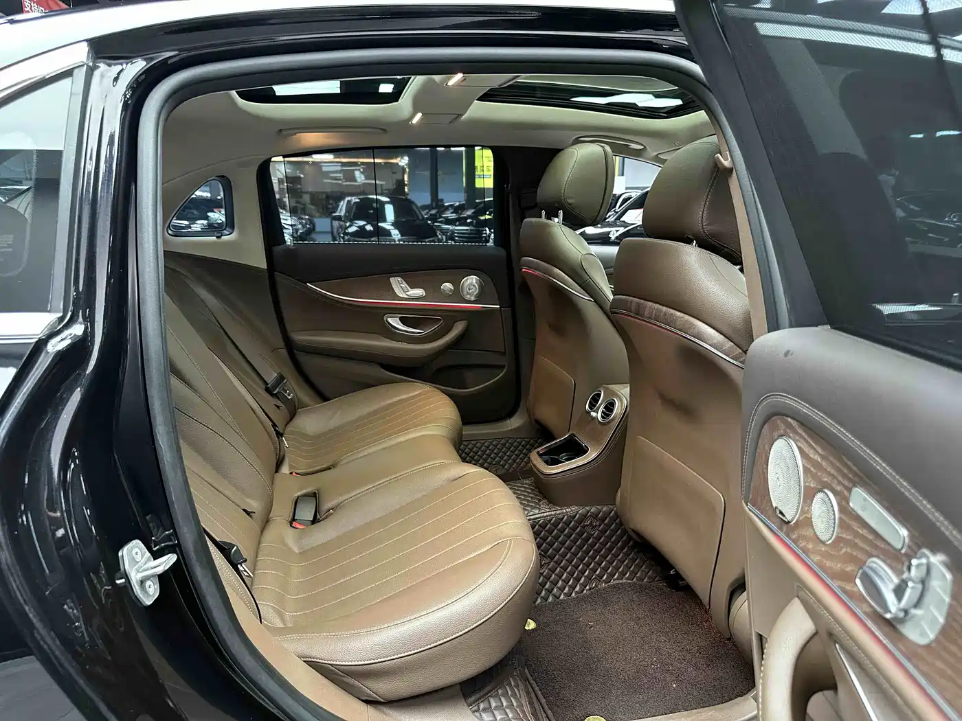 Mercedes-Benz E-Class 2022 Second Facelift E 300 L Luxury фото 7