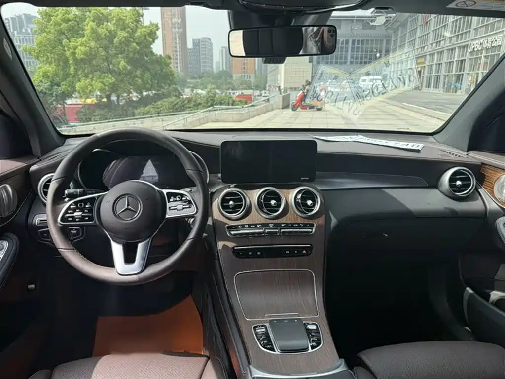 MERCEDES-BENZ GLC