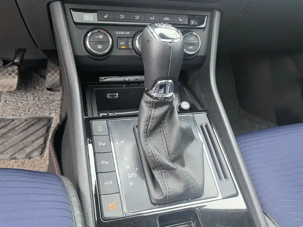 Škoda Superb 2016 TSI330 DSG Smart Edition фото 12