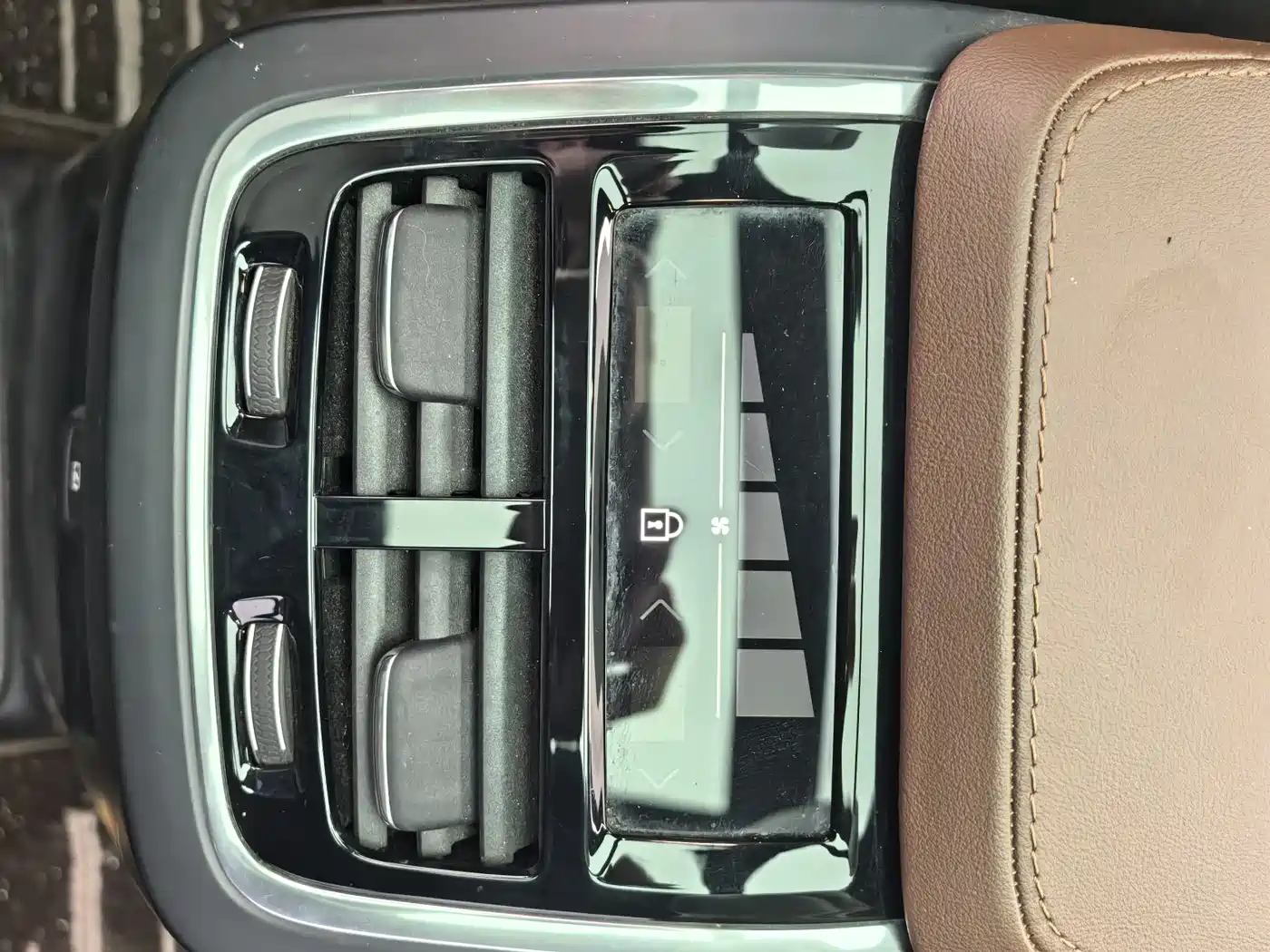 VOLVO XC90 PLUG-IN HYBRID