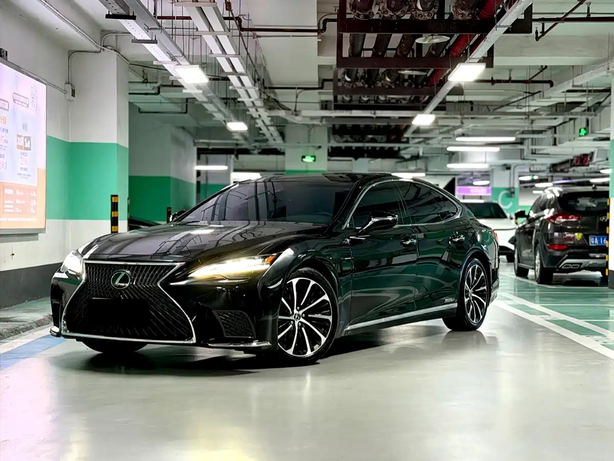Фото 8 - Lexus LS