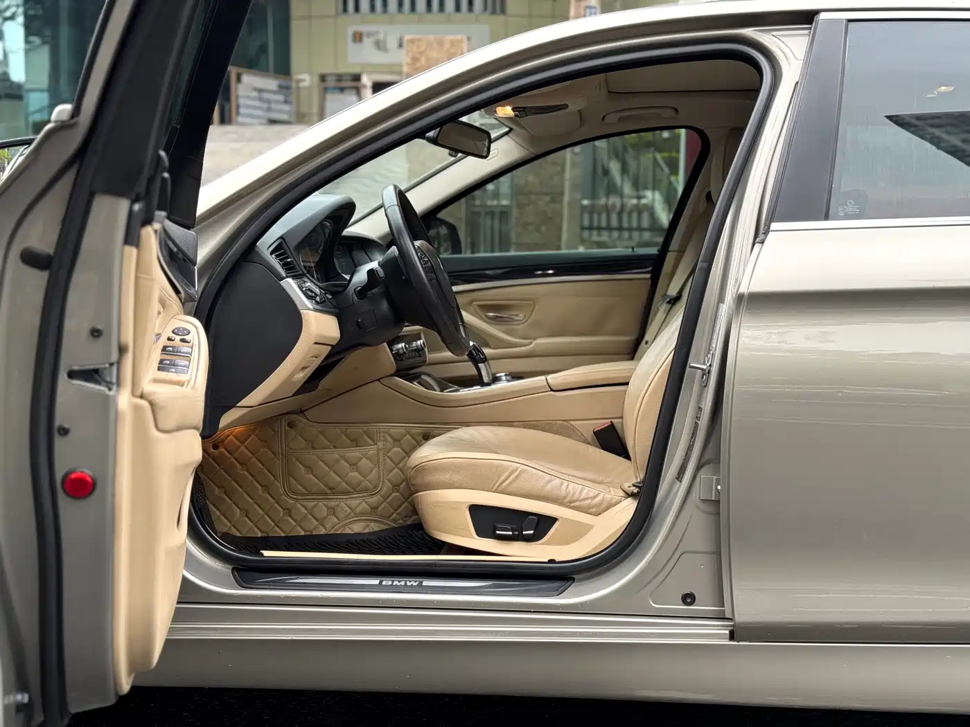 BMW 5 Series 2011 520Li Elegance фото 11