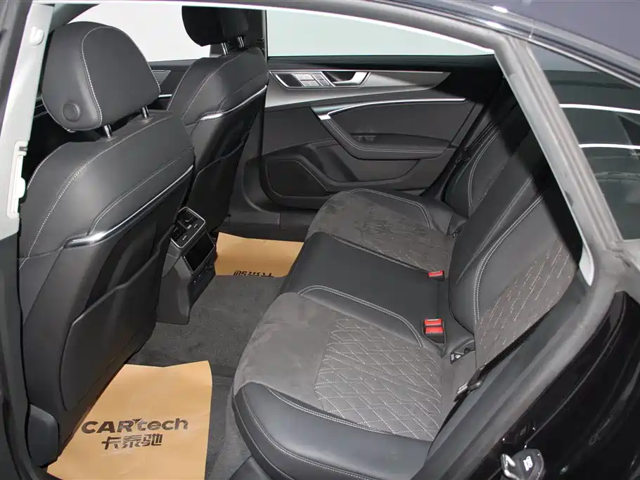 Audi A7L 2024 45 TFSI quattro Premium Luxury фото 19