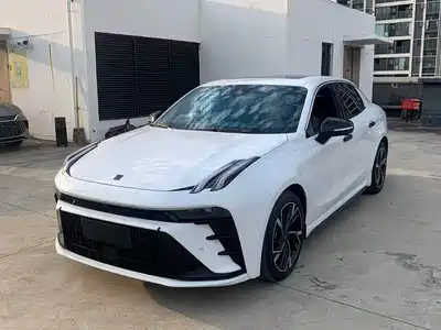Lynk & Co 03