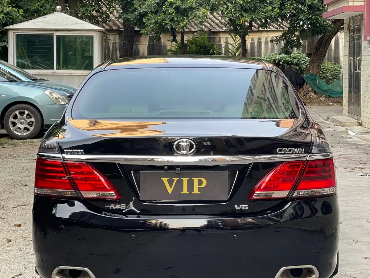 Toyota Crown 2012 2.5L Royal Leather Edition фото 6
