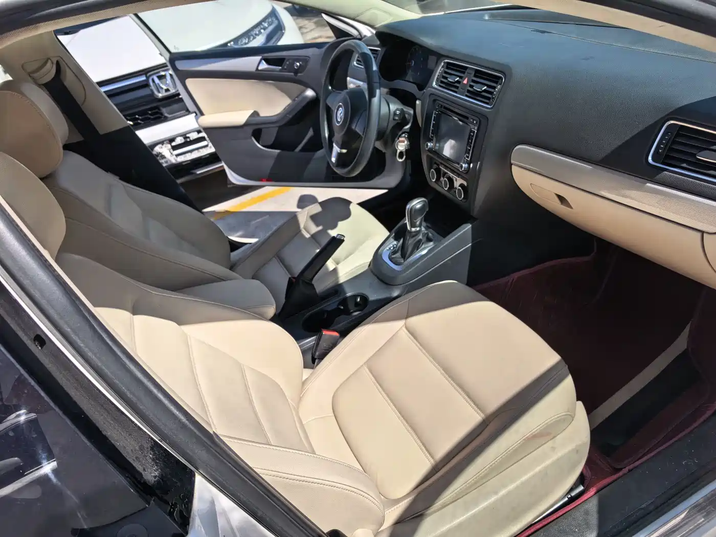 Volkswagen Sagitar 2014 Facelift 1.6L Automatic Comfort фото 5