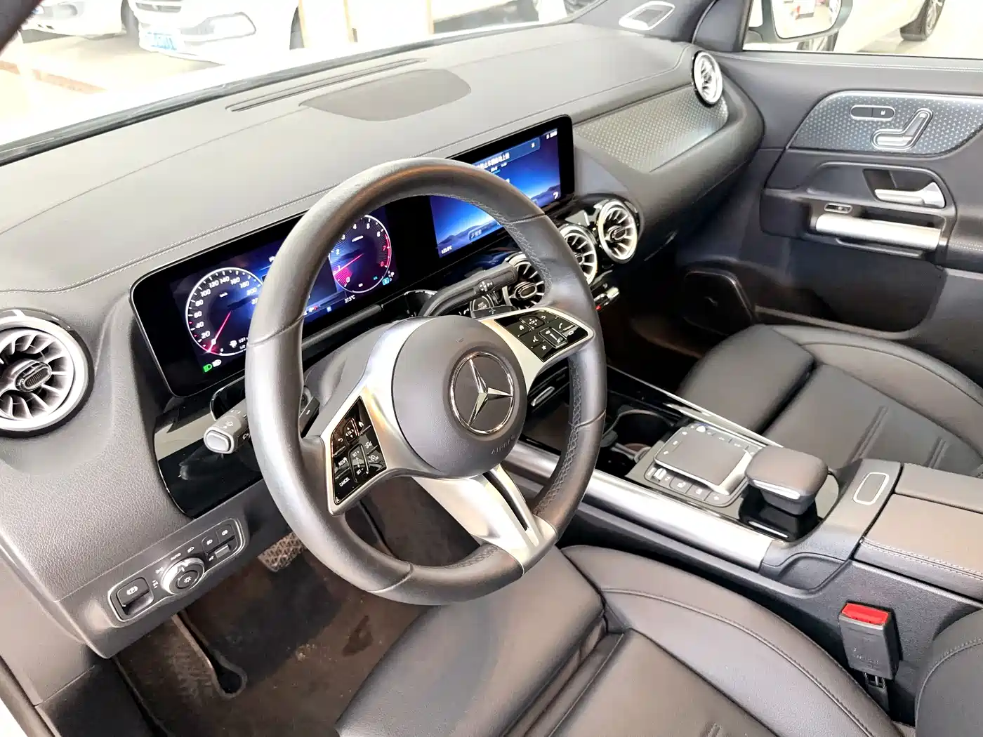 MERCEDES-BENZ GLA