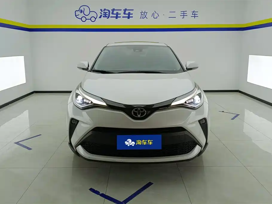 Toyota C-HR 2021 2.0L Luxury Edition фото 2