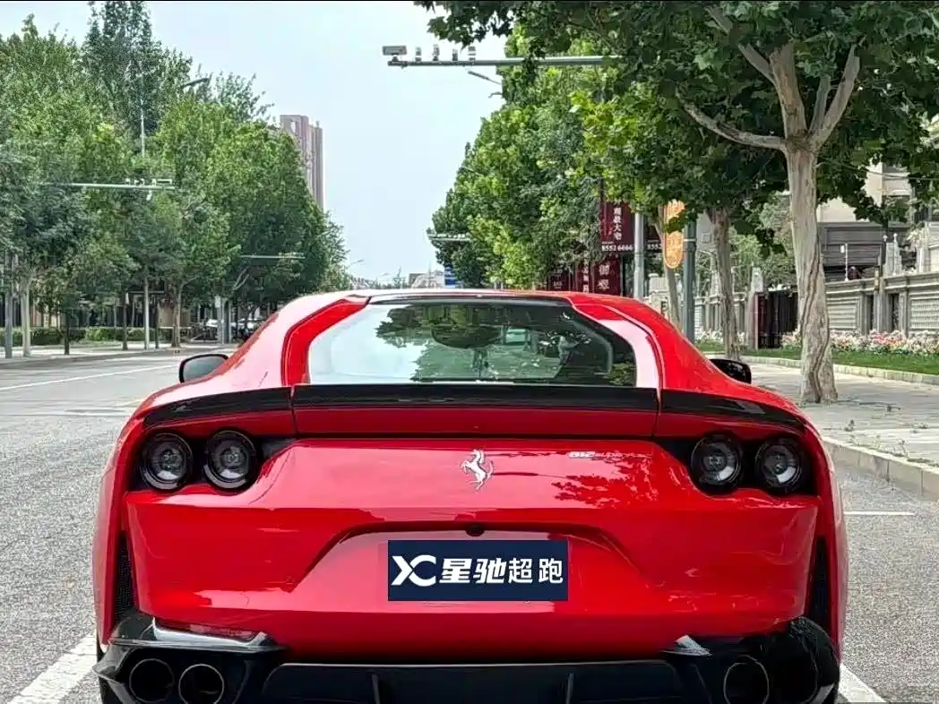 FERRARI 812