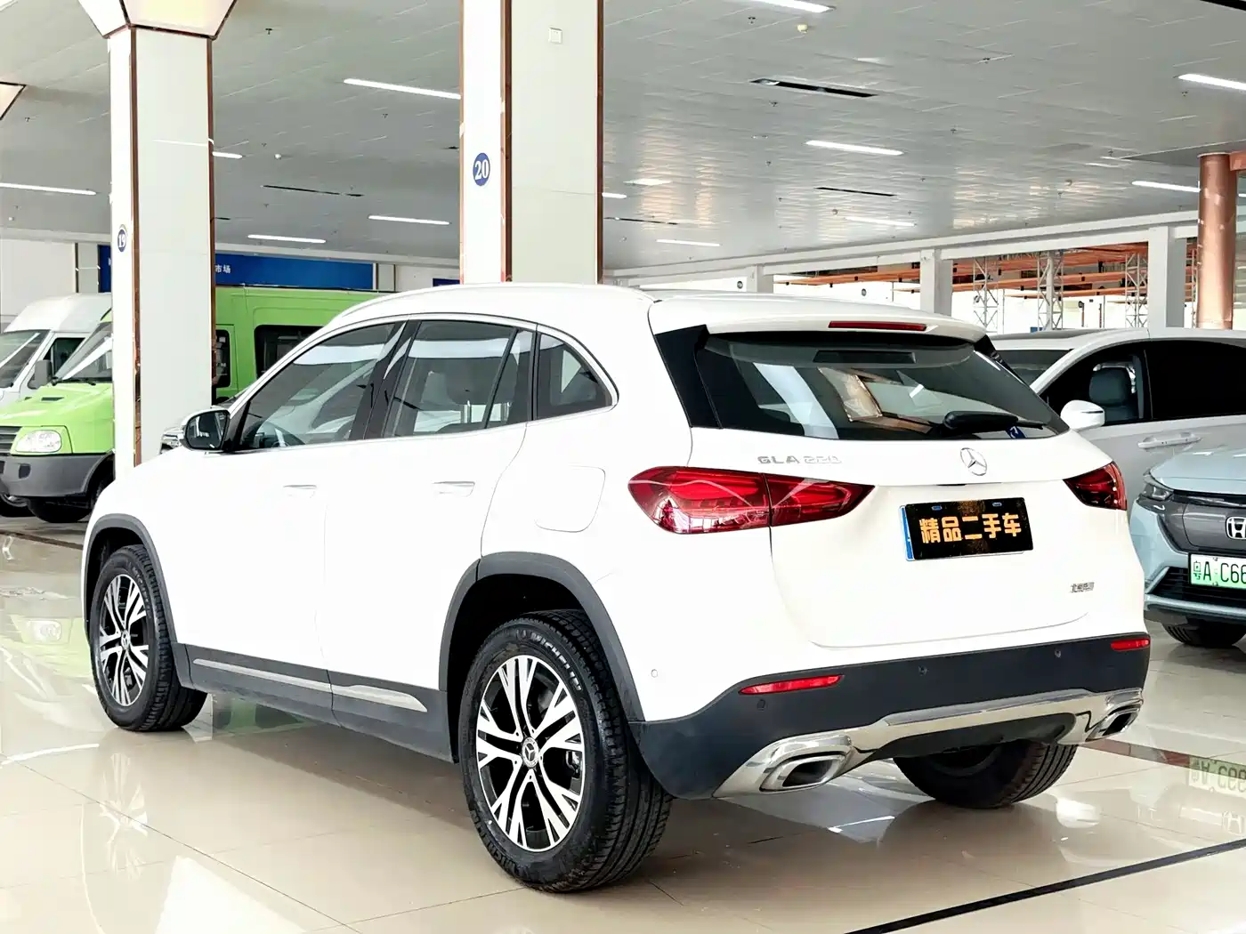 MERCEDES-BENZ GLA
