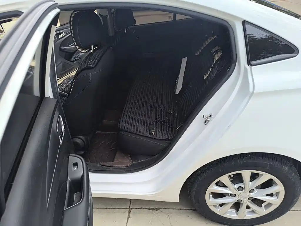 Roewe i5 2019 2019 1.5L Manual 4G-Connected Langyue Edition