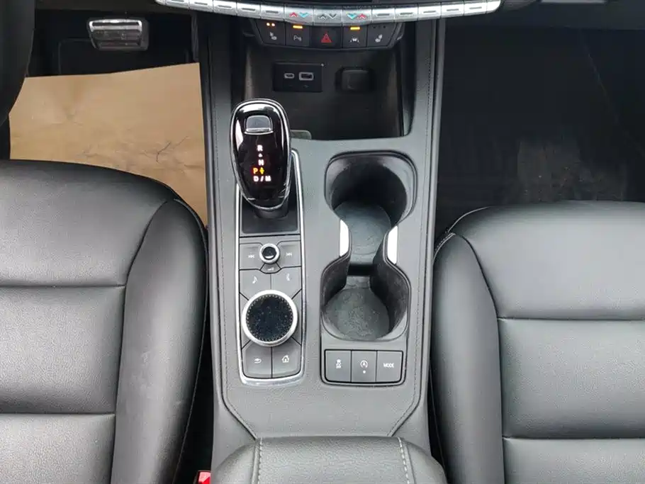 Cadillac XT4 2022 28T FWD Luxury фото 16