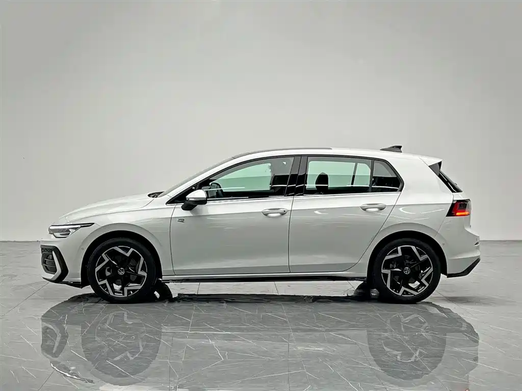 Volkswagen Golf 2025 300TSI R-Line фото 3