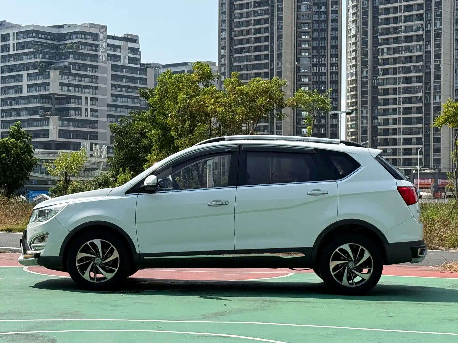 Фото 4 - Baojun 560
