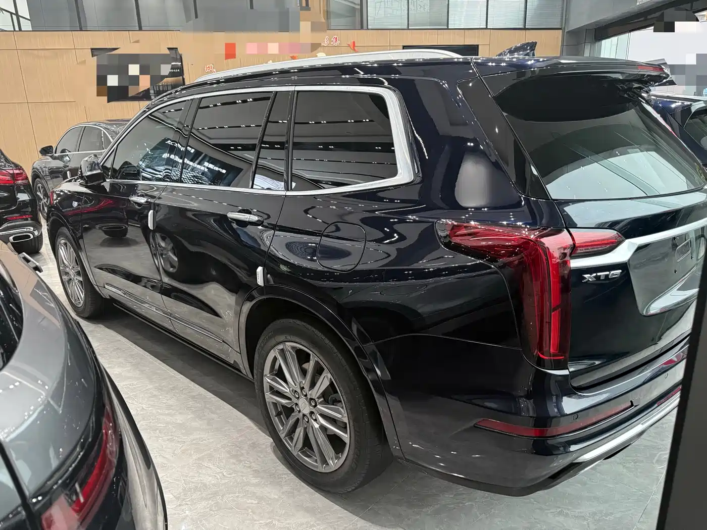 CADILLAC XT6