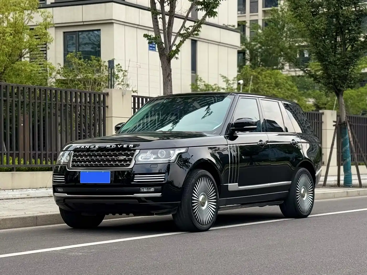 Фото 1 - Land Rover Range Rover