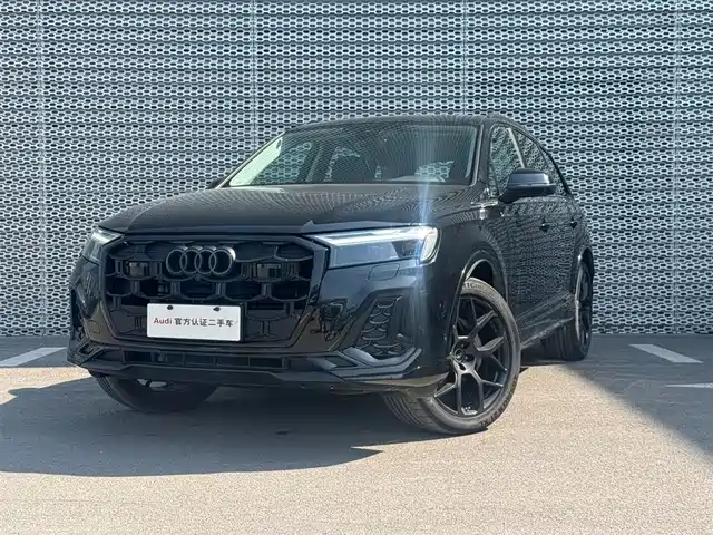 Audi Q7 2024 45 TFSI quattro S line Black Warrior