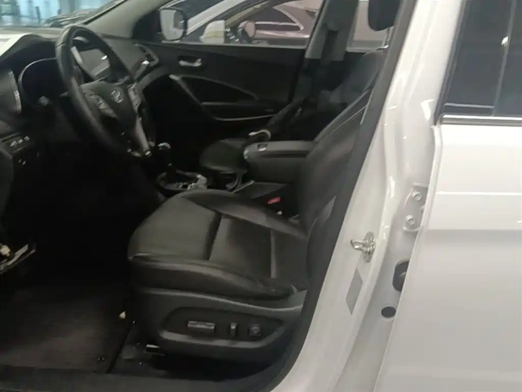 Hyundai Santa Fe 2015 2.4L Automatic 4WD Smart 5-seater фото 22