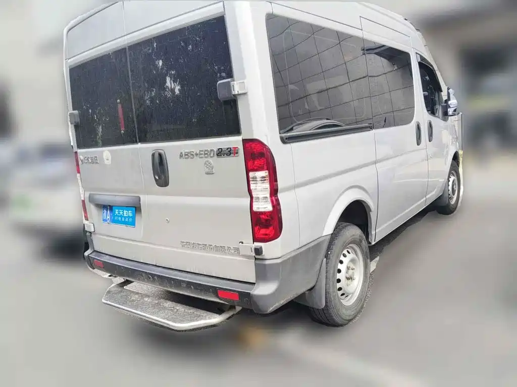 Dongfeng Yufeng Yufeng 2020 2020 Model 2.3T Economy Standard Edition Logistics Vehicle Short Wheelbase Medium Roof 5-9 Seats WP2.3