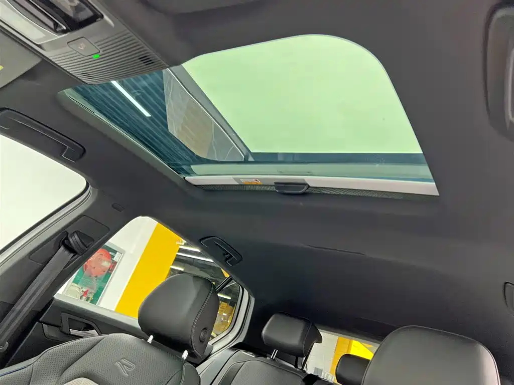 Volkswagen Golf 2025 300TSI R-Line фото 16