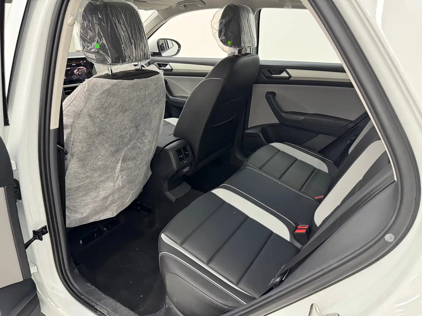 Volkswagen T-ROC 2026 280TSI DSG 2WD Time Edition фото 13