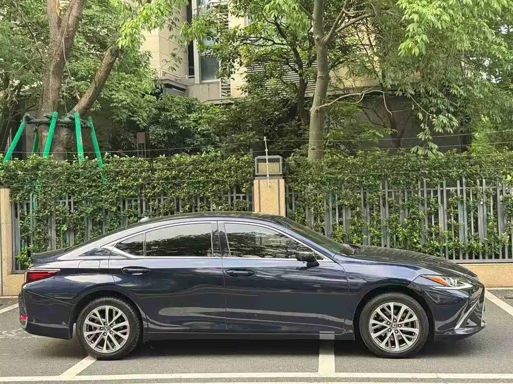 Lexus ES 2021 200 Excellence Edition фото 5