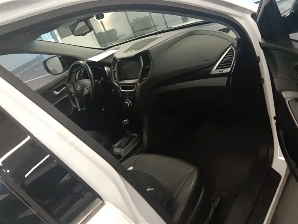 Hyundai Santa Fe 2015 2.4L Automatic 4WD Smart 5-seater фото 11