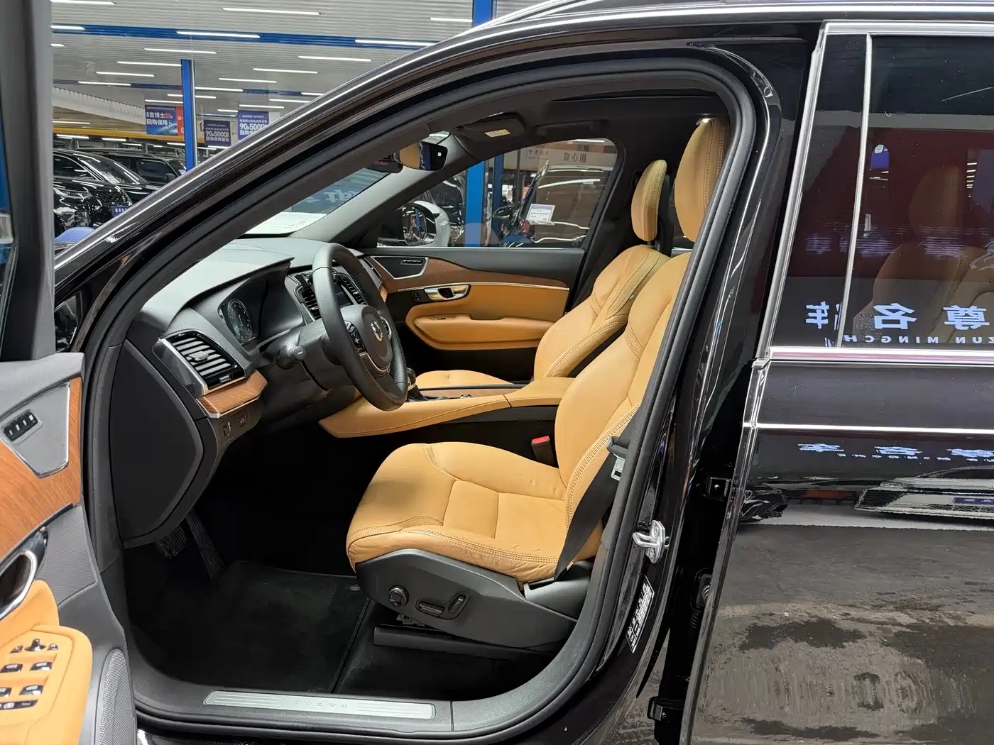 VOLVO XC90