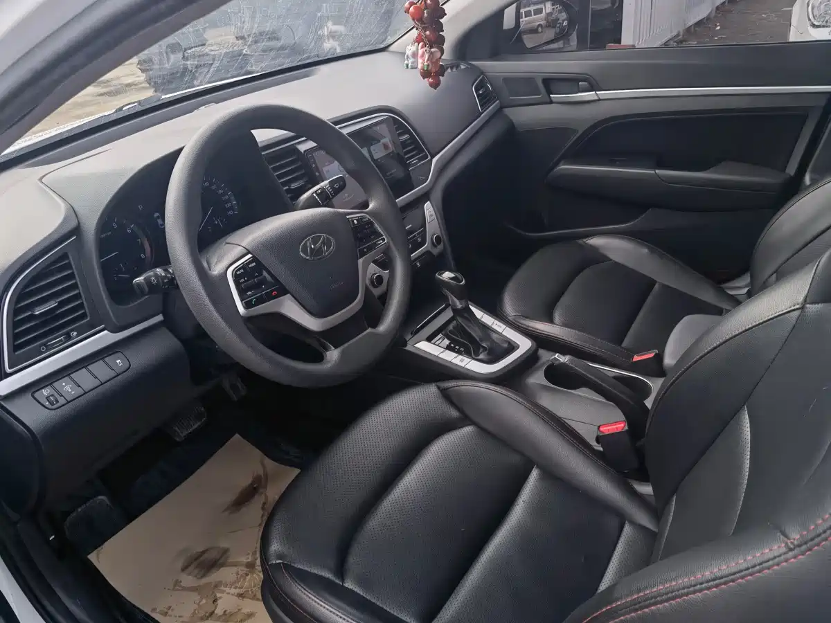 Hyundai Elantra 2016 Model 1.6L Automatic Smart Elite фото 7