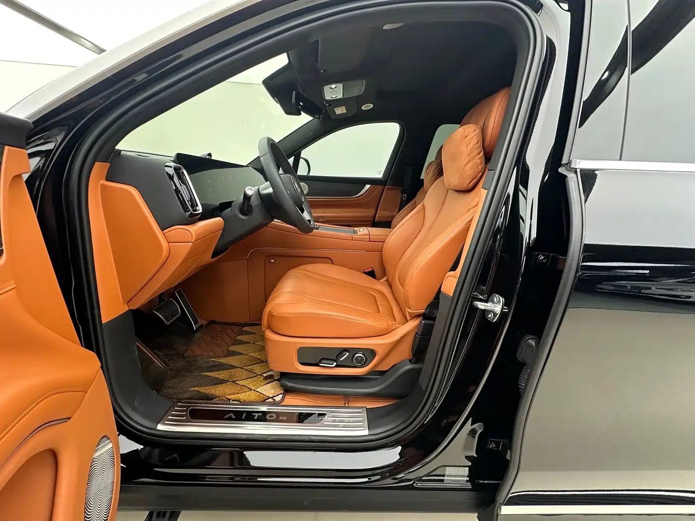 AITO Wenjie AITO M9 2024 Range Extender Max Edition 42kWh 6-seater фото 4