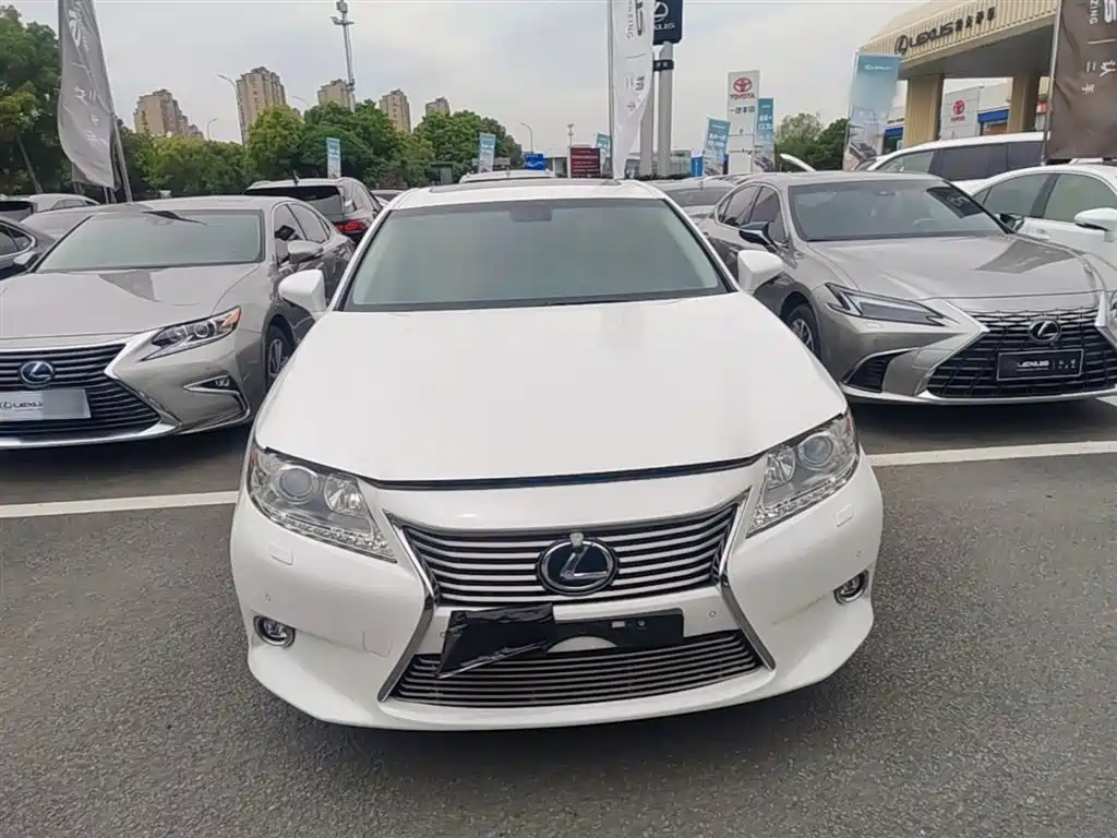Lexus ES 2013 300h Elite Edition фото 3