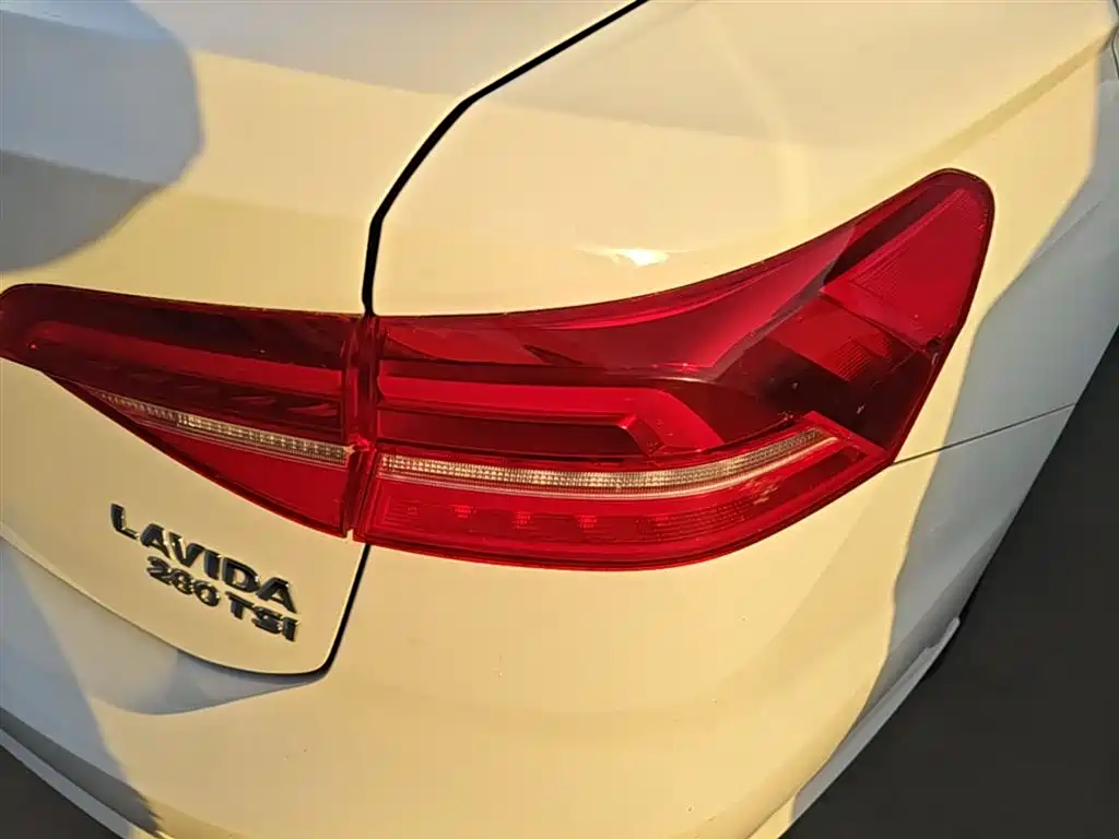 Volkswagen Lavida 2018 280TSI DSG Comfort Edition China V фото 8