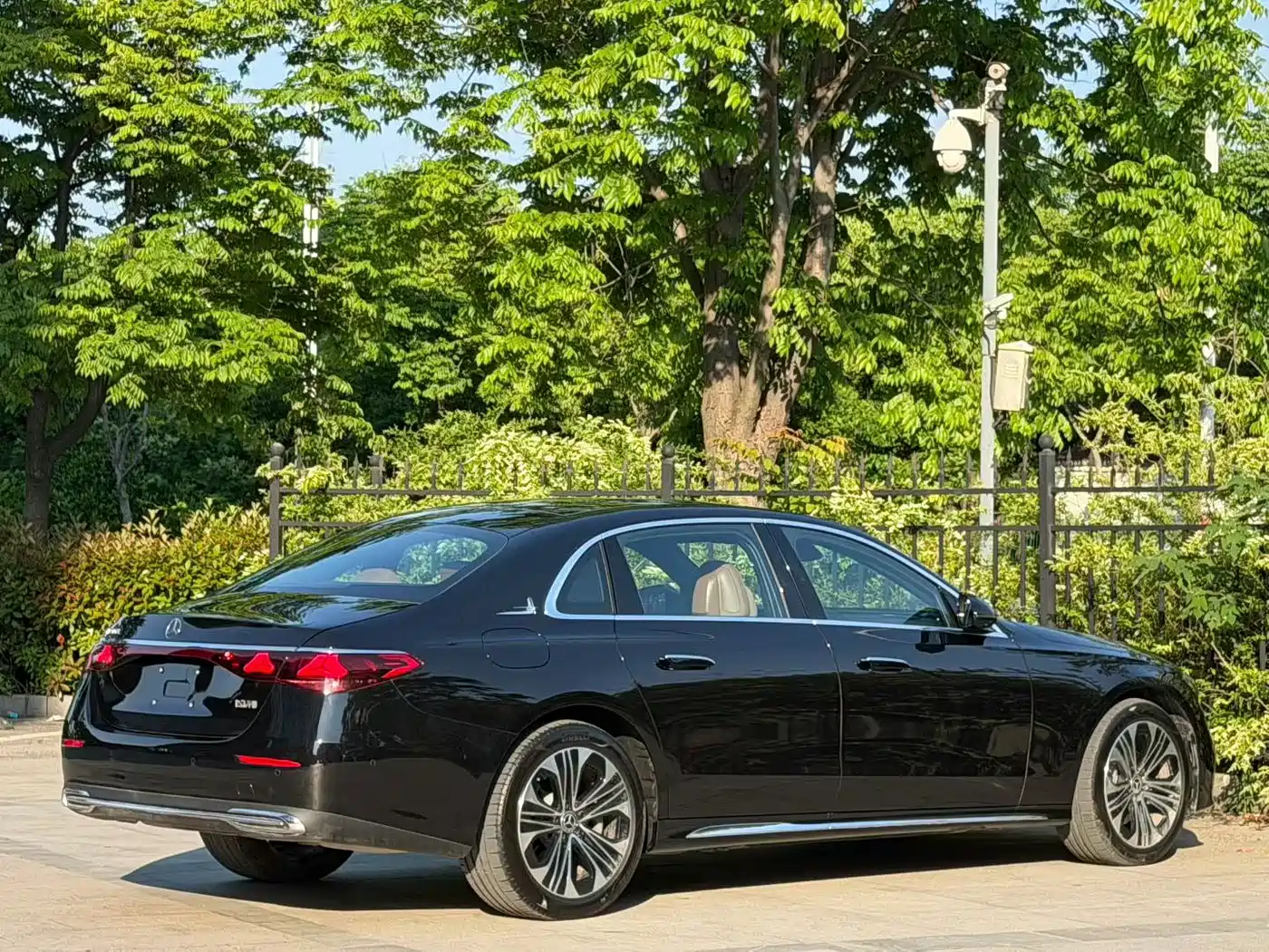 Mercedes-Benz E-Class 2025 E 300 L Luxury фото 8