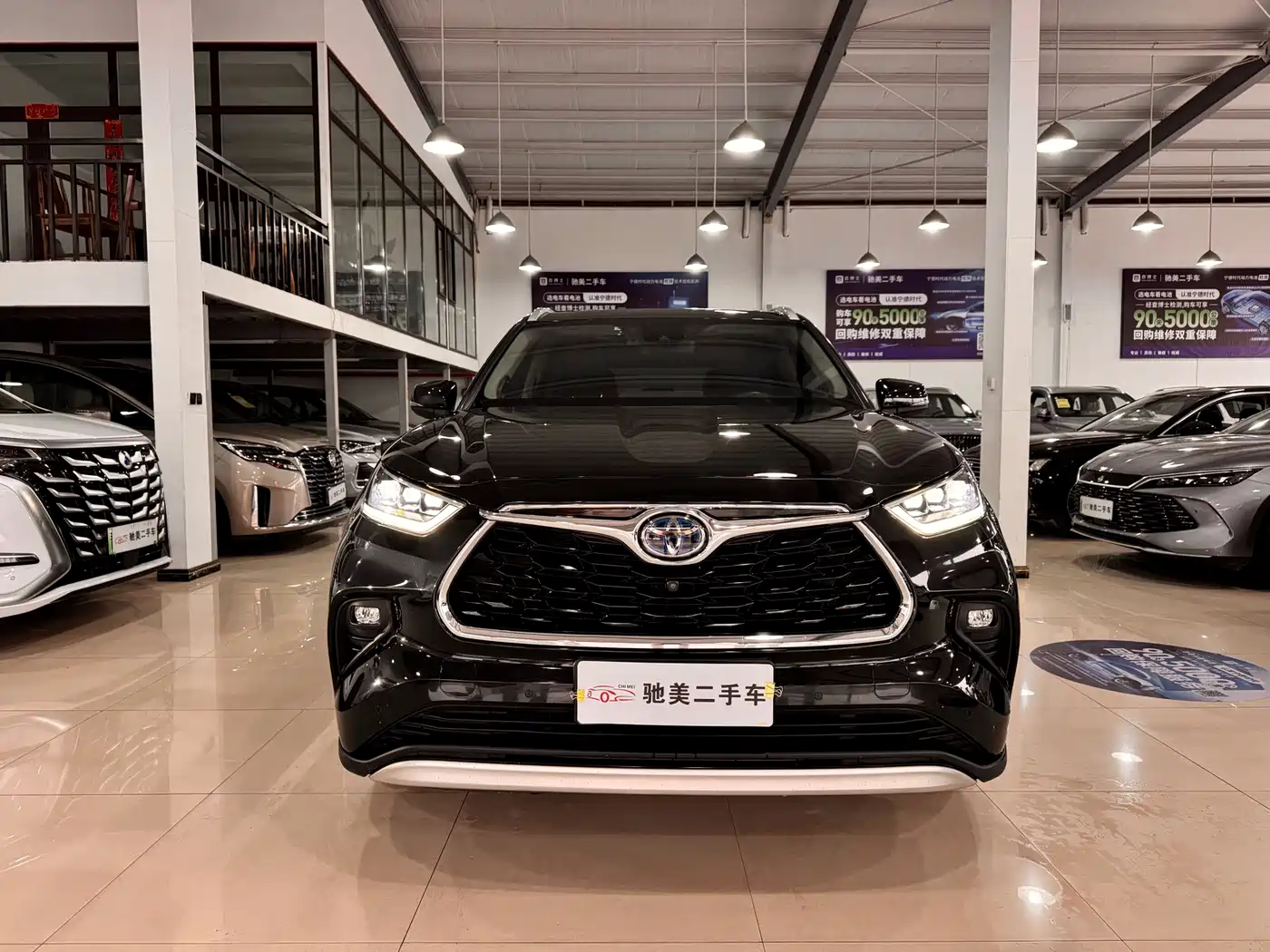 Toyota Highlander 2023 2.5L Smart Hybrid Dual Engine AWD Ultimate 7-Seater фото 2