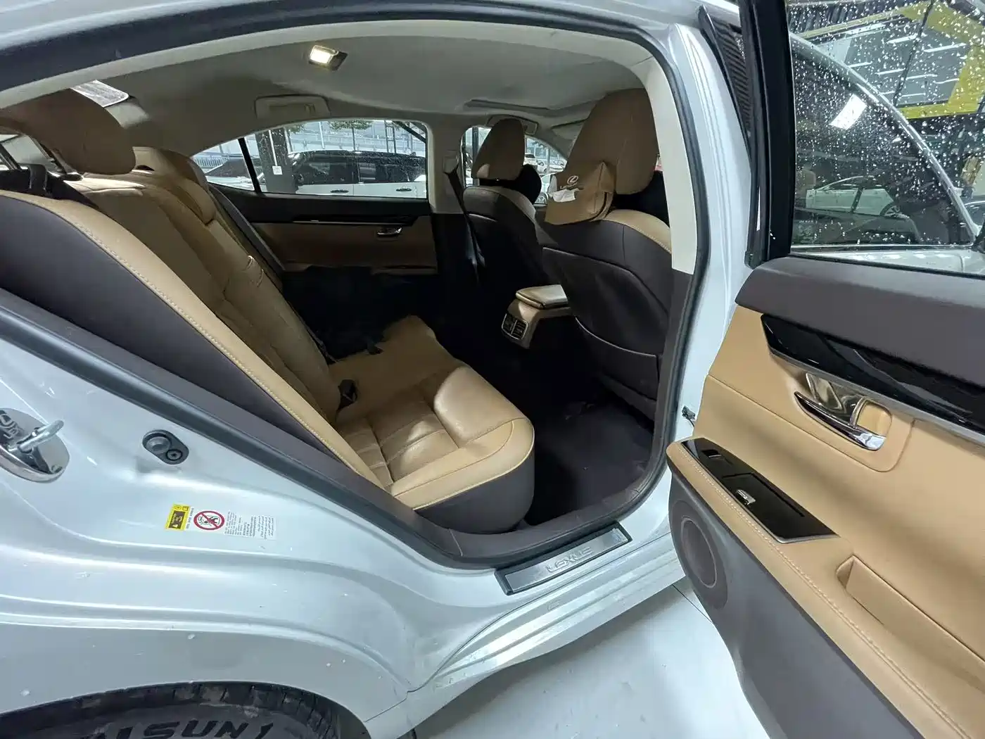 Lexus ES 2017 300h Mark Levinson Comfort Edition фото 4