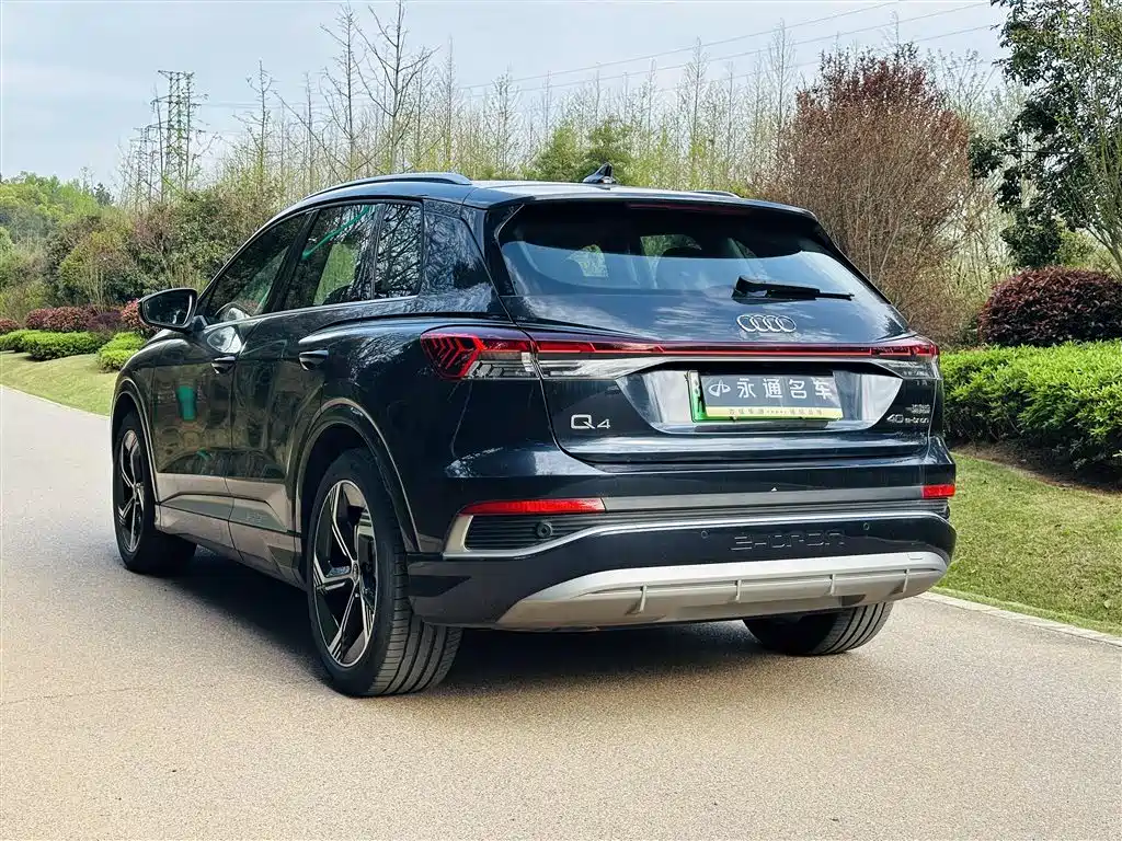 AUDI Q4 E TRON