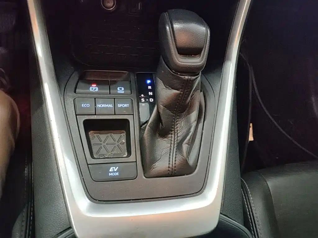 Toyota Wildlander 2020 Dual Engine 2.5L E-CVT FWD Luxury фото 21