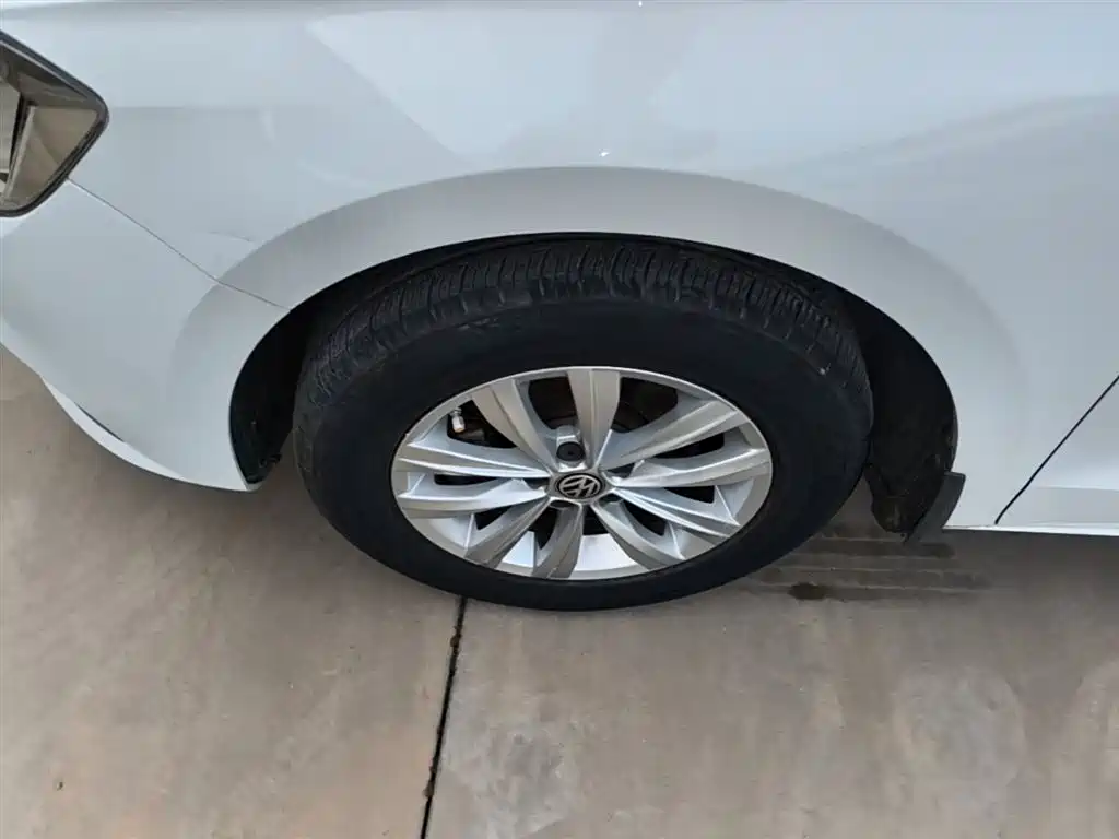 Volkswagen Bora 2017 1.6L Manual Fashion Edition фото 23