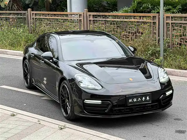 PORSCHE PANAMERA