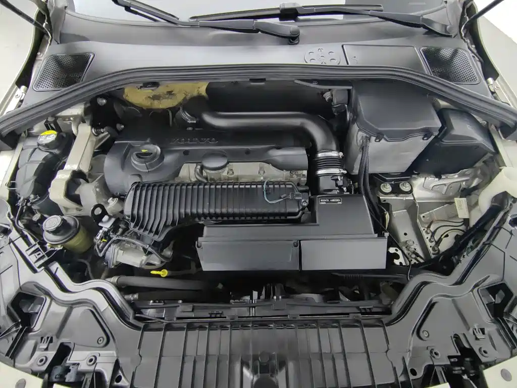صورة 6 - Volvo S60