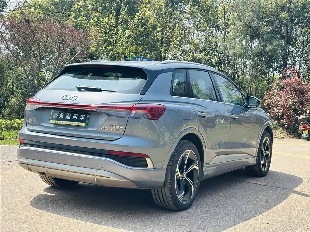 AUDI Q4 E TRON