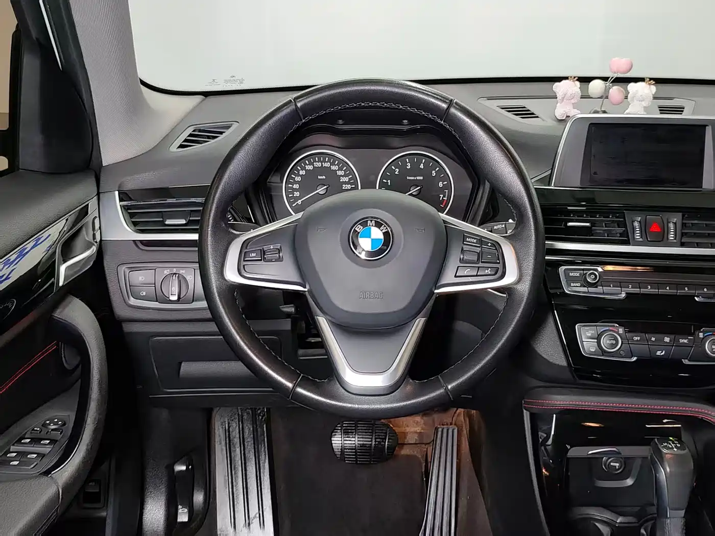 BMW X1 2018 sDrive18Li Premium Model фото 19
