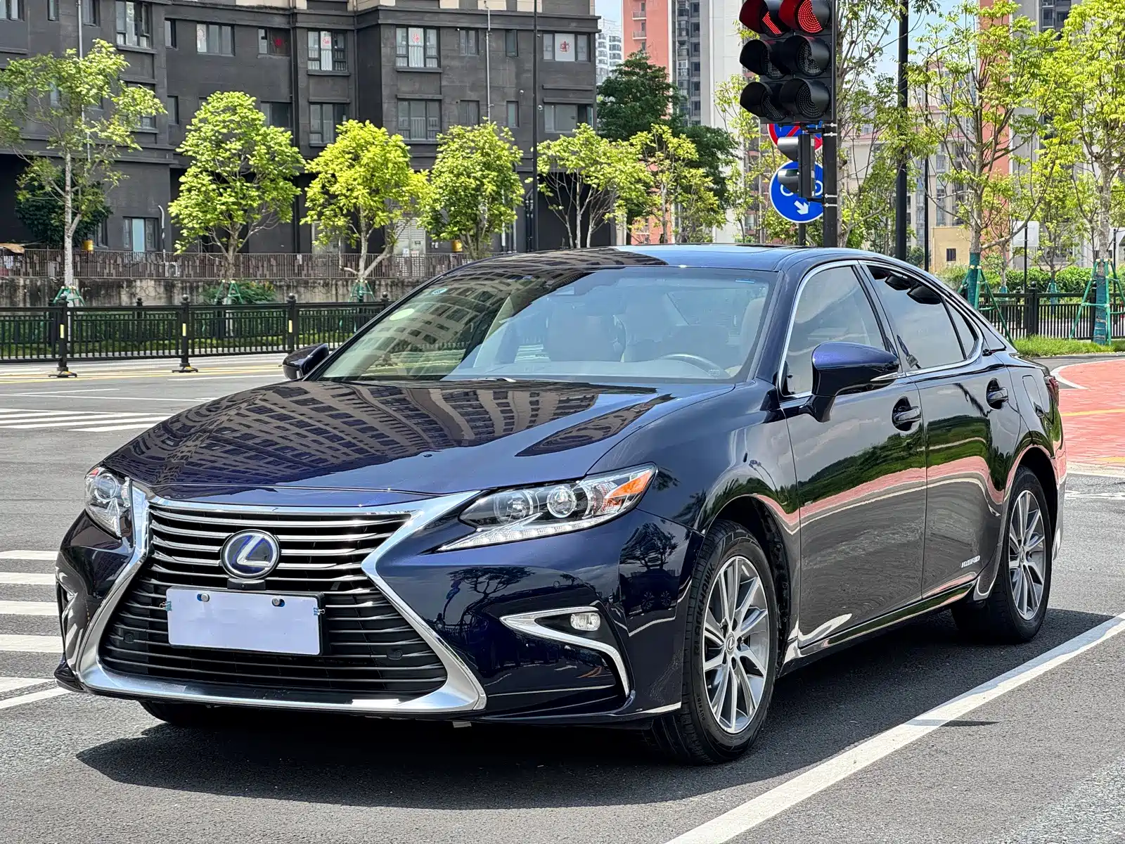 Фото 2 - Lexus ES