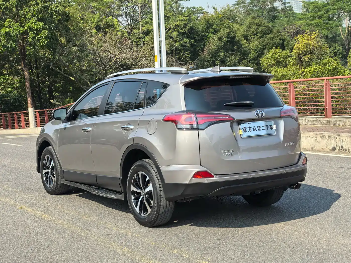 Toyota RAV4 Rongfang 2016 2.0L CVT 2WD Trend (China V) фото 8