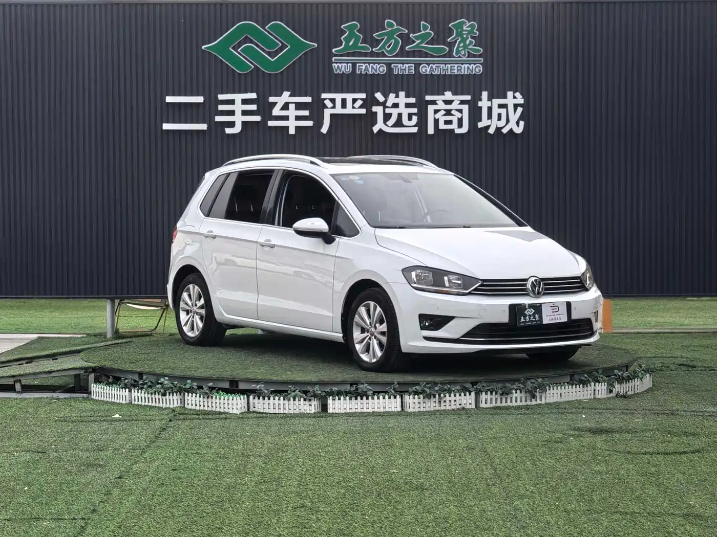 Volkswagen Golf Sportsvan 2016 230TSI Automatic Progressive фото 3