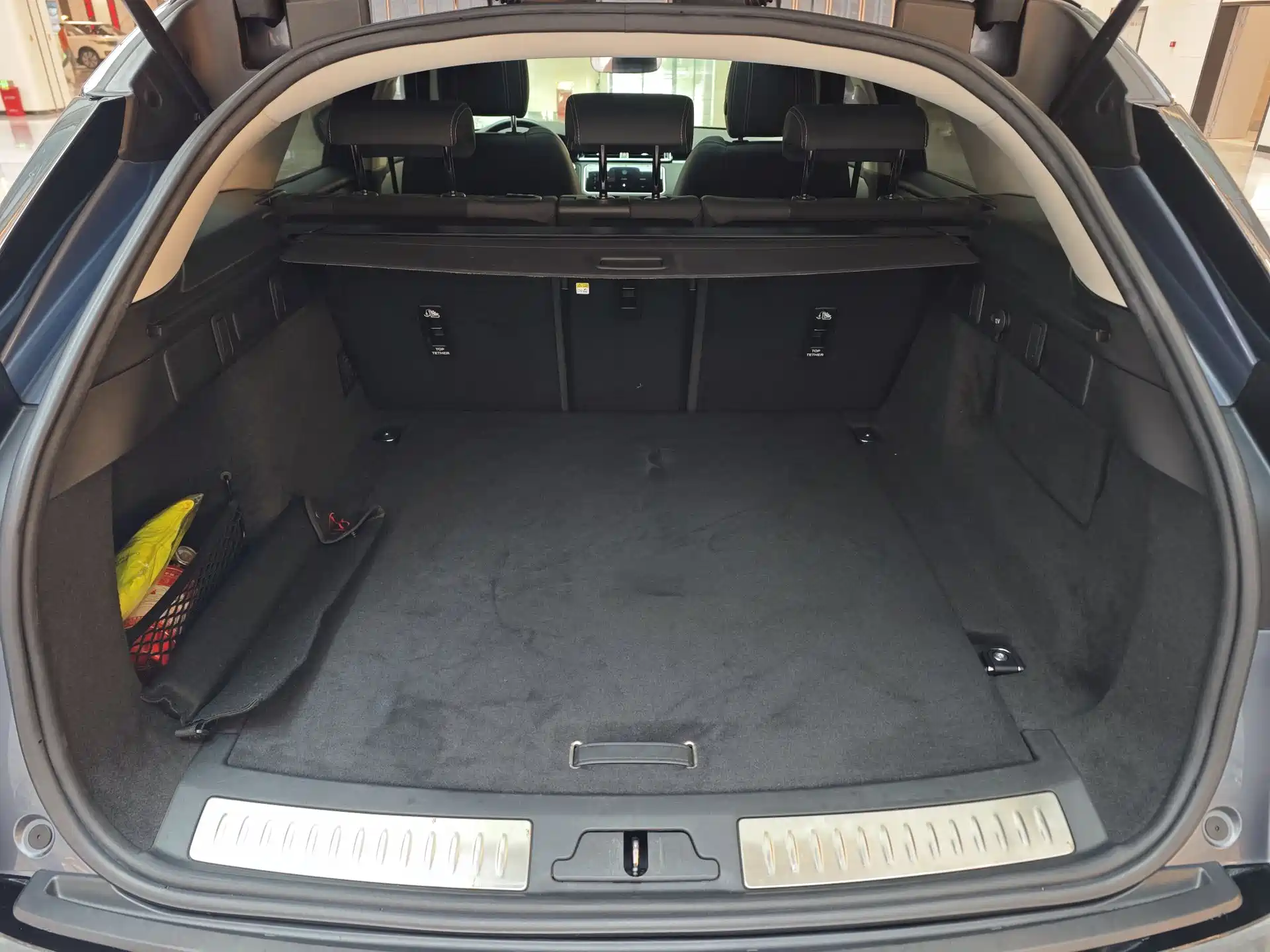 Фото 9 - Land Rover Range Rover Velar